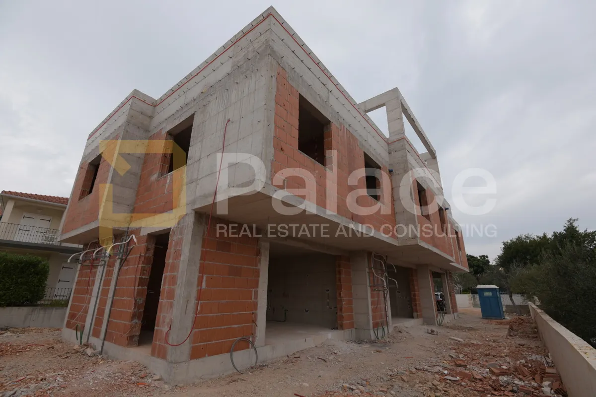 vodice: dvoetažni moderan stan s pogledom na more 136m2 - slika 5
