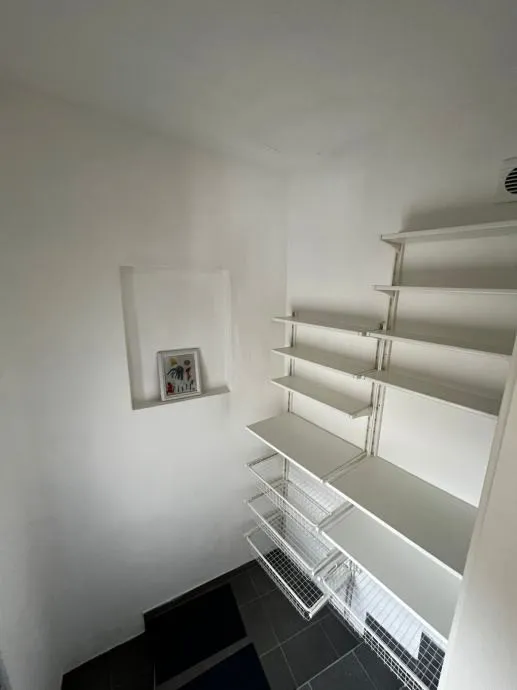 renovirana kuća samo 40m od mora, krvavica - slika 9