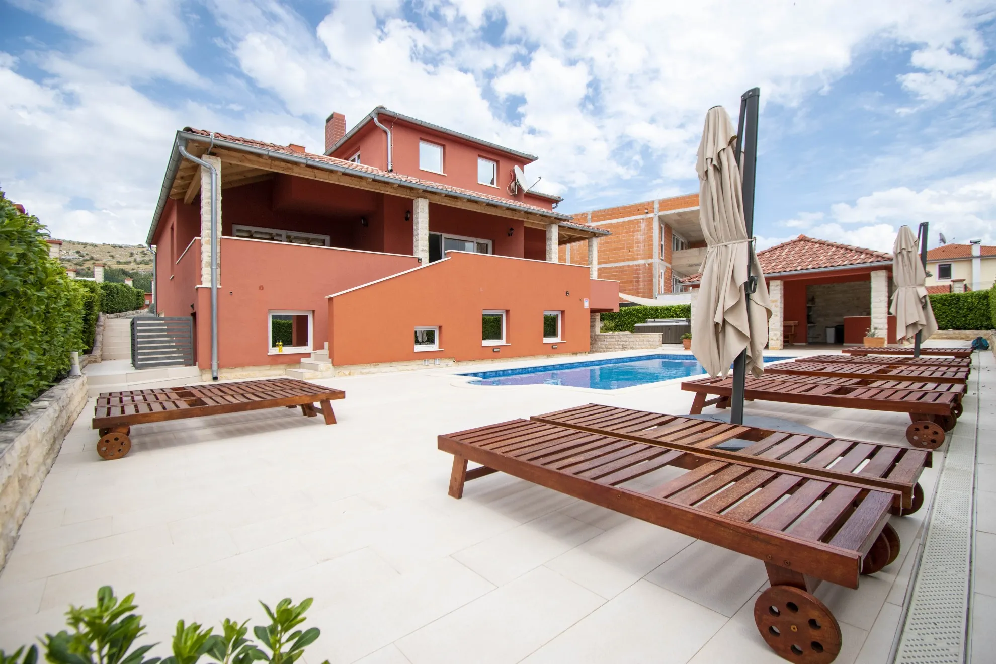 moderno opremljena vila s bazenom, 350 m2, žaborić - slika 4