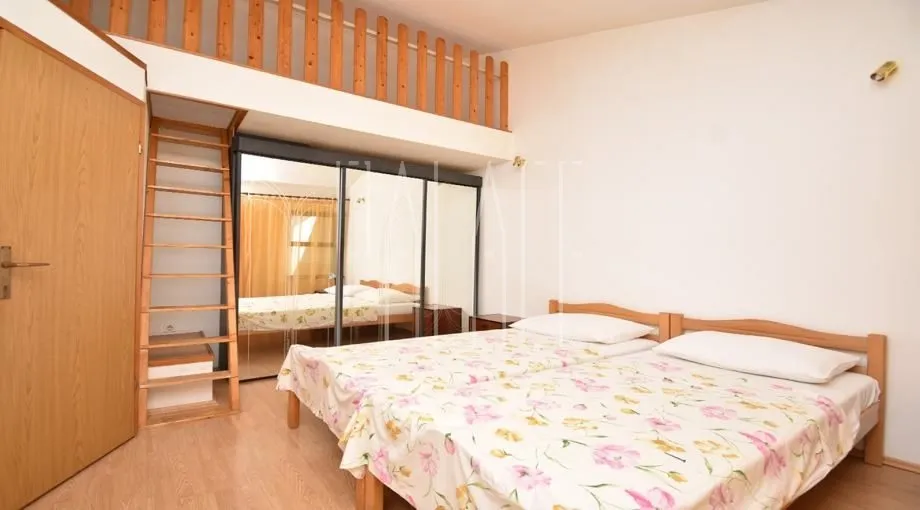 stan na katu kuće s pogledom na more, vodice, 89.00 m2 - slika 12