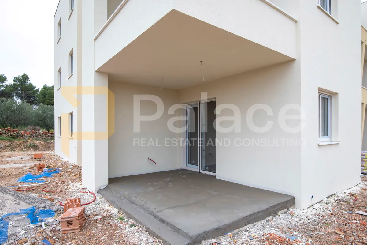 dvosoban stan u prizemlju zgrade s vlastitim vrtom - vodice, 89m2 - slika 11
