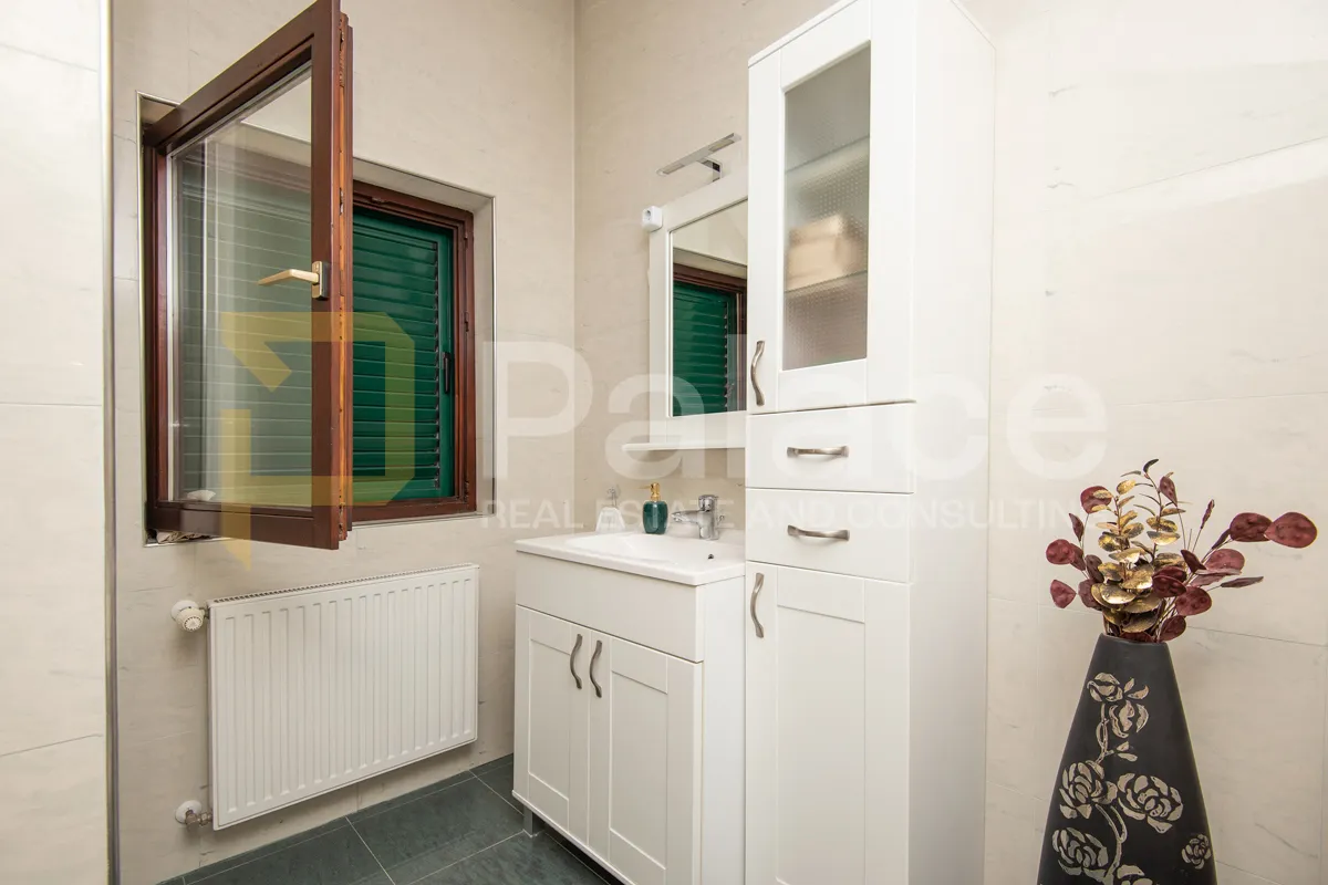 prostrani dvoetažni stan s pogledom na more – crnica, šibenik, 268m2 - slika 13