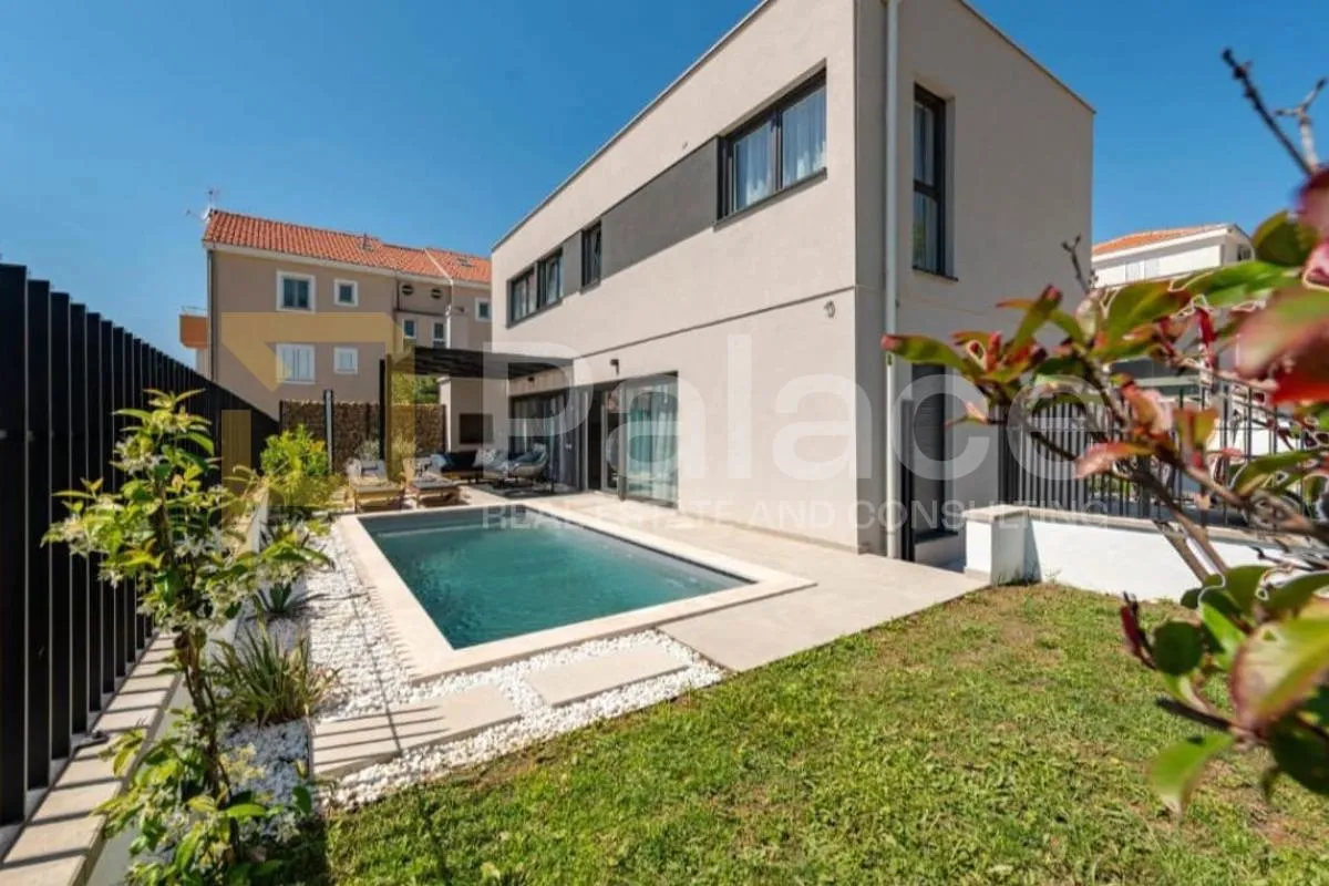 odmah useljiva dvojna villa 60 metara od mora - slika 3