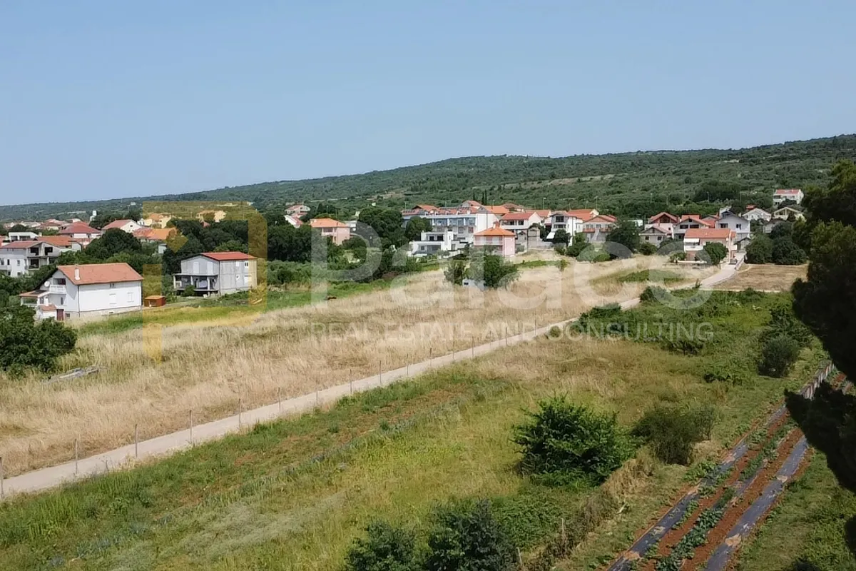 građevinsko zemljište, prvi red uz more 1893 m2 - slika 2