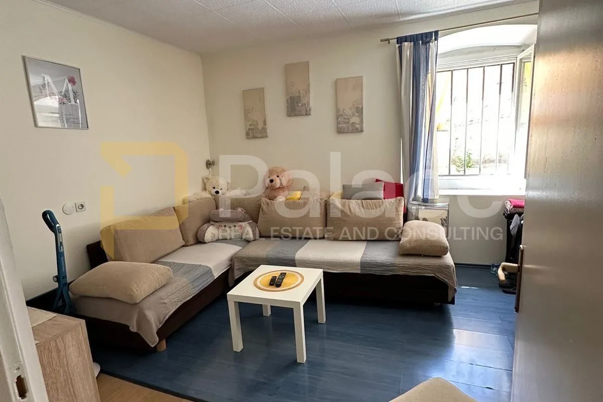 Varoš: dvosoban stan 46 m² s velikim investicijskim potencijalom - Split