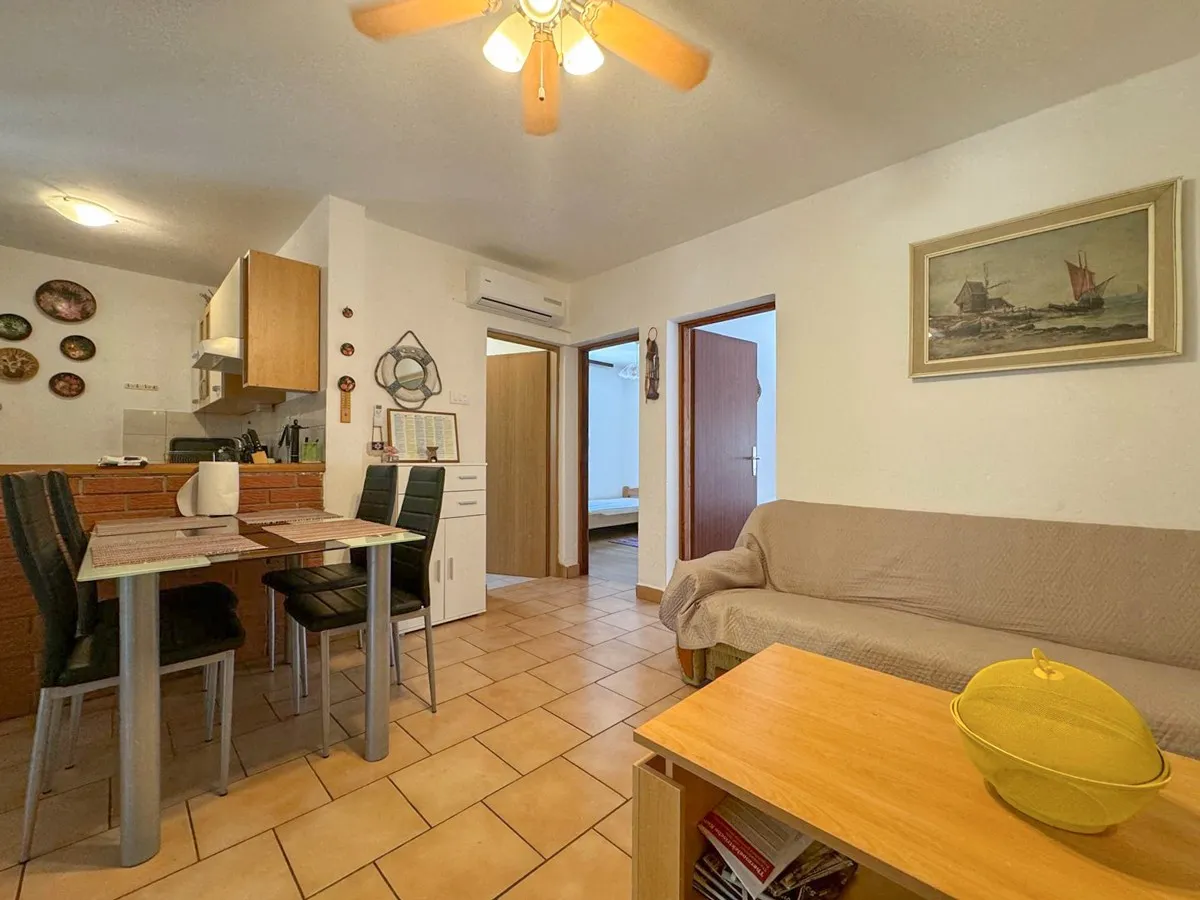 kuća sa dva stana i bazenom, pirovac, 100 m2 - slika 19