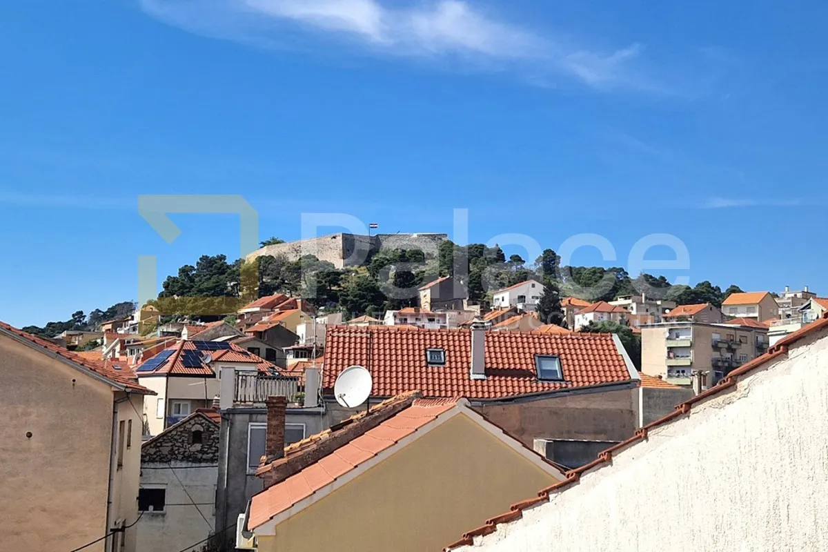 prilika: dvoetažan komforan stan u centru šibenika, 102 m2 - slika 8
