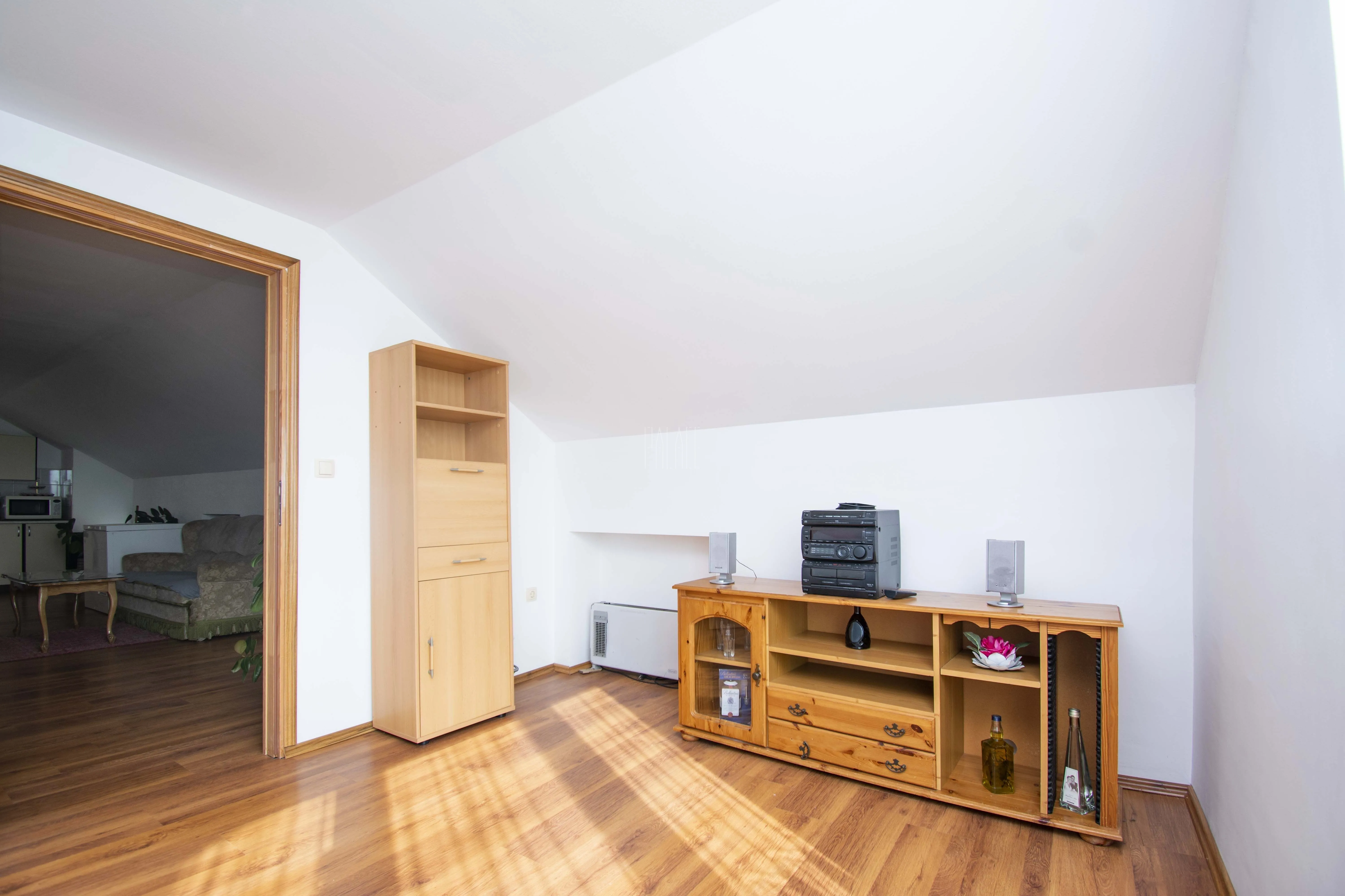 kuća s potkrovljem i okućnicom u zaleđu vodica, 300.00 m2 - slika 6