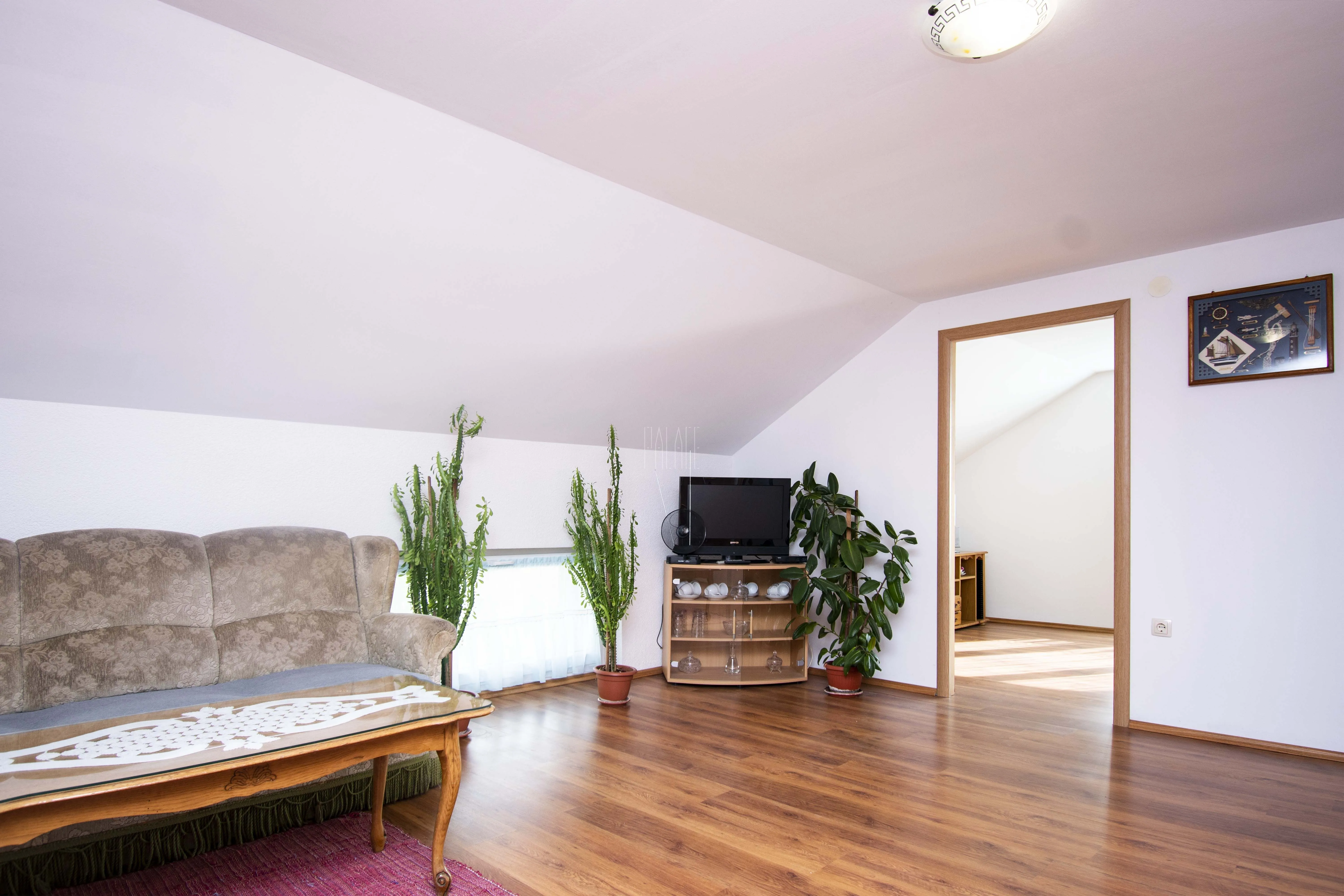 kuća s potkrovljem i okućnicom u zaleđu vodica, 300.00 m2 - slika 4