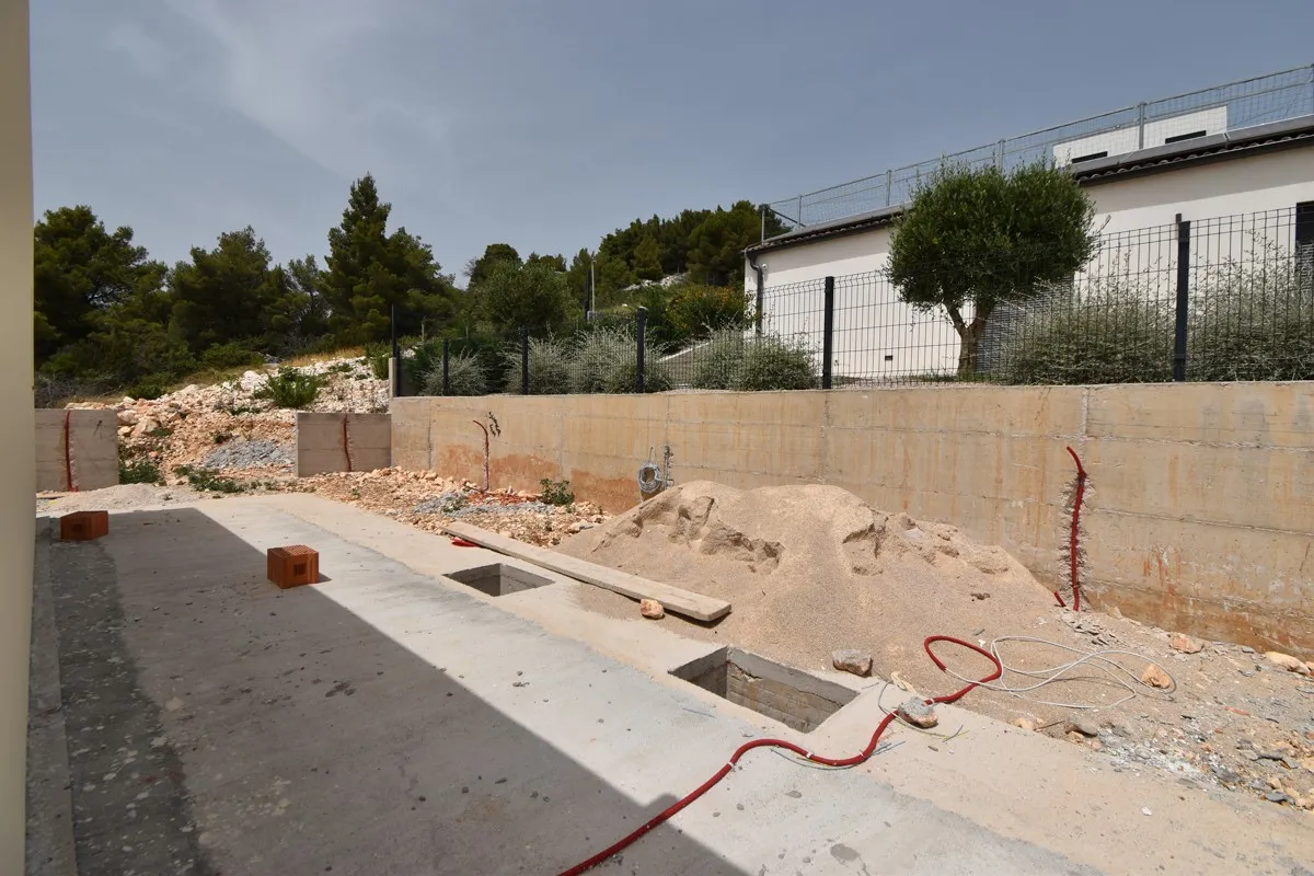 vila s iznimnim pogledom i bazenom u žaboriću - slika 12