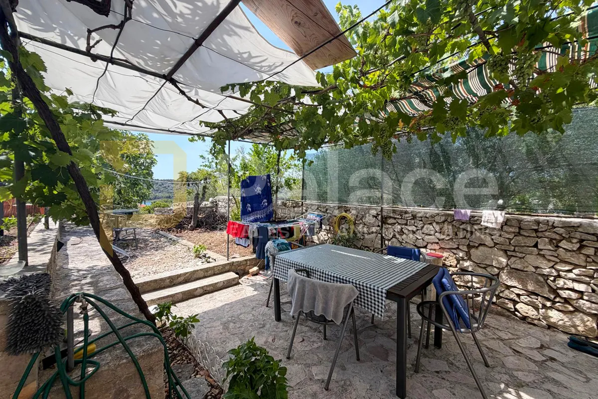 šarmantna renovirana otočka kamena kuća na otoku kapriju - slika 8