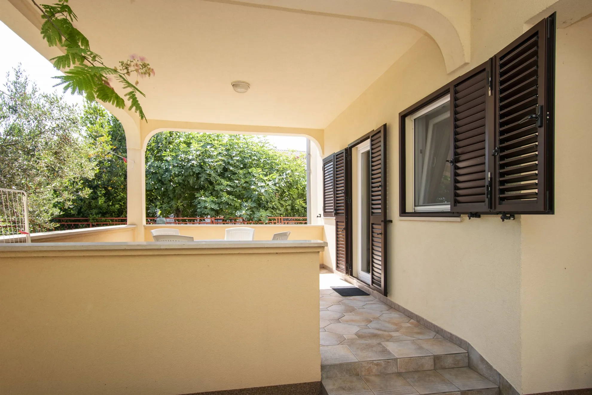uređena samostojeća kuća s 4 apartmana i dvorištem, murter, 275 m2 - slika 8