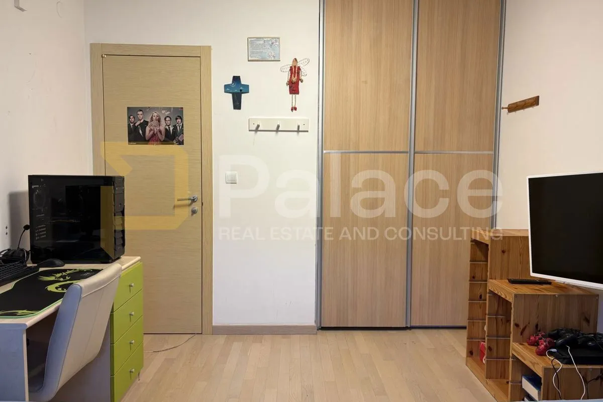 prostrani dvoetažni stan s galerijom i pogledom na rijeku cetinu-omiš - slika 9