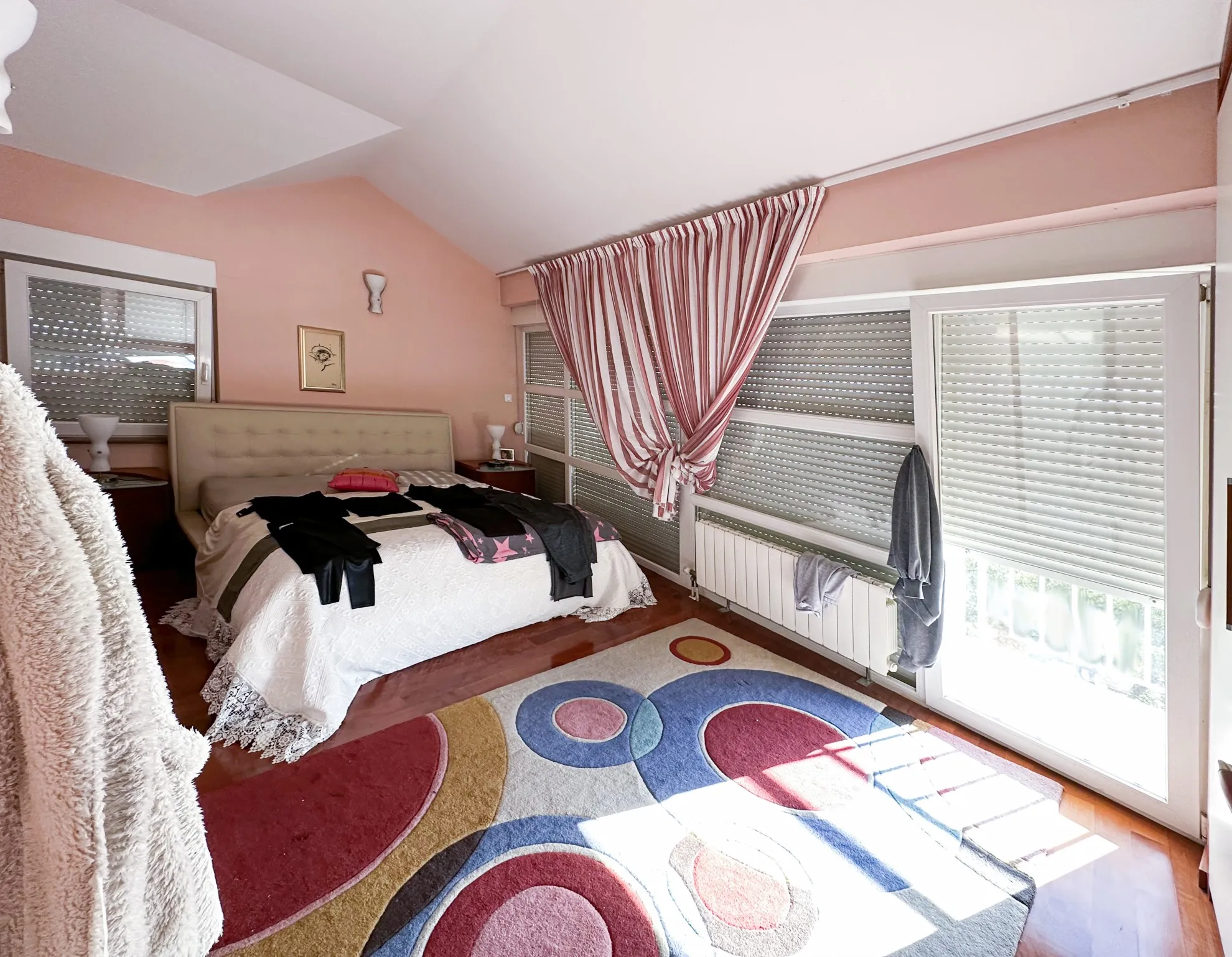 vila 10m od mora s okućnicom od 1700m2 + kućica od 80m2 - slika 3