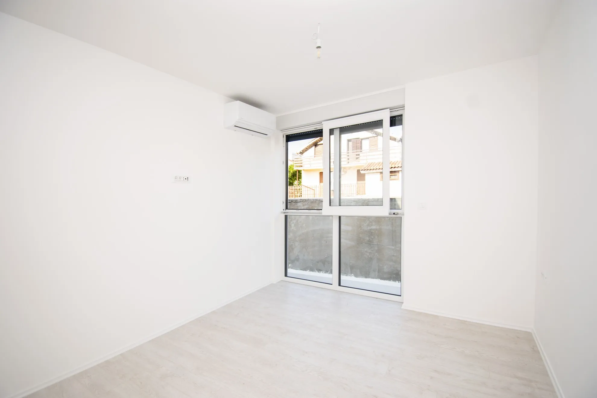 luksuzni dvoetažni stan s krovnom terasom, pogled na more,tisno,120 m2 - slika 22