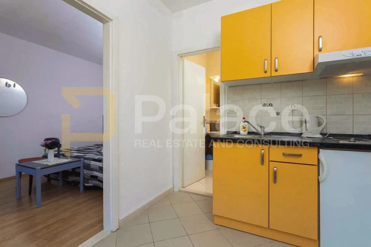 *prekrasna kuća s apartmanima, tučepi* - slika 12