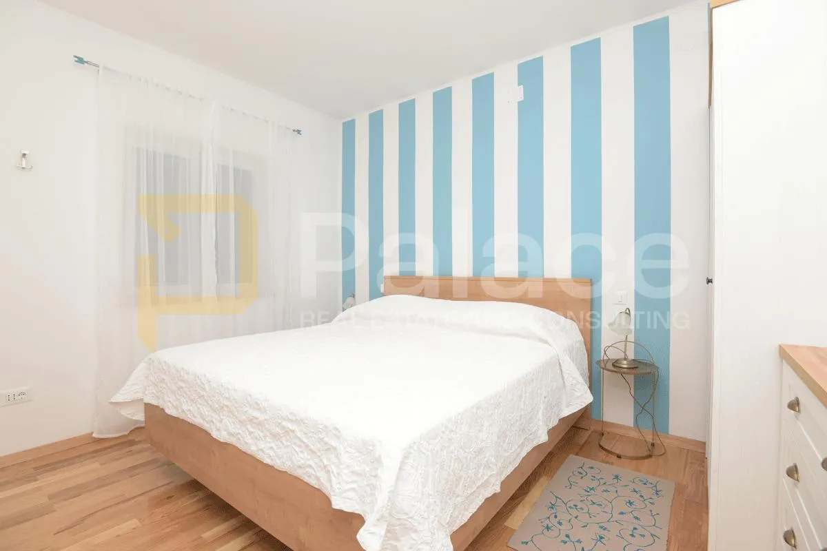 brodarica: prostran novouređen dvosoban stan nadomak mora 80m2 - slika 9
