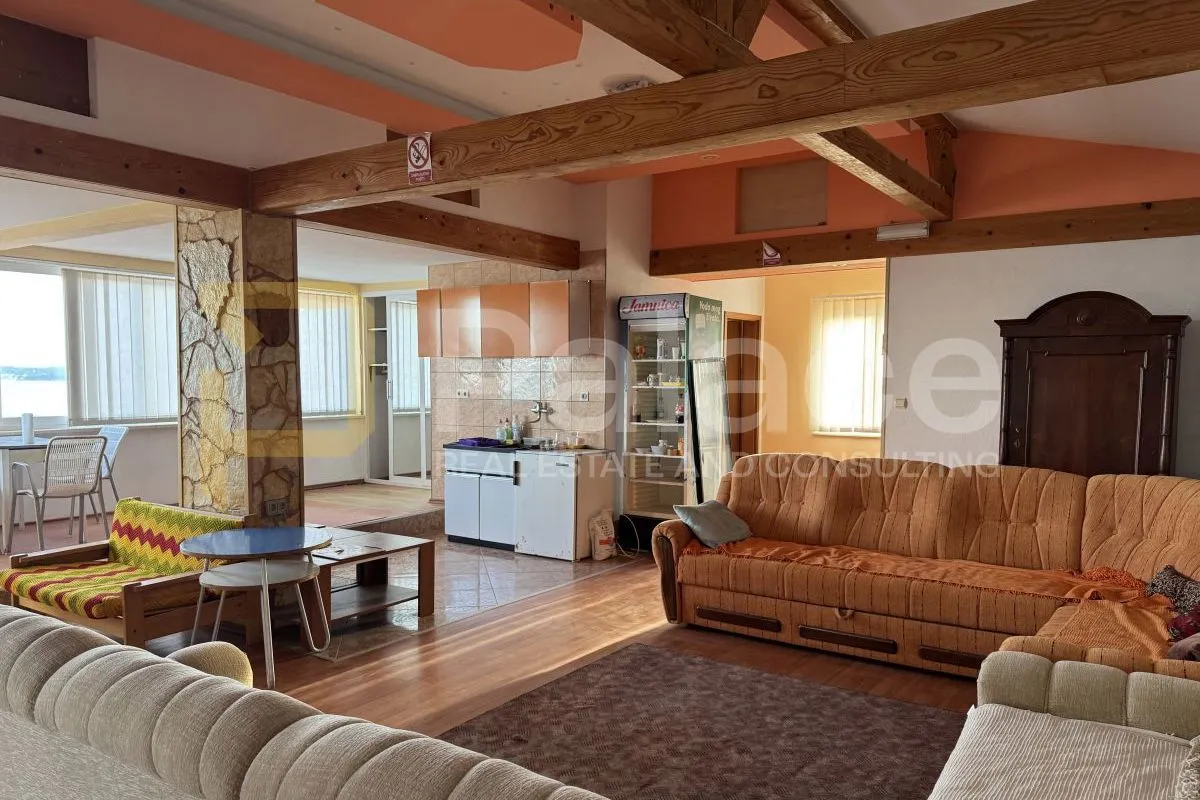 Prostrani apartman na prodaju Orebić, Pelješac – 102 m²