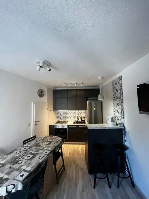 renovirana kuća samo 40m od mora, krvavica - slika 2