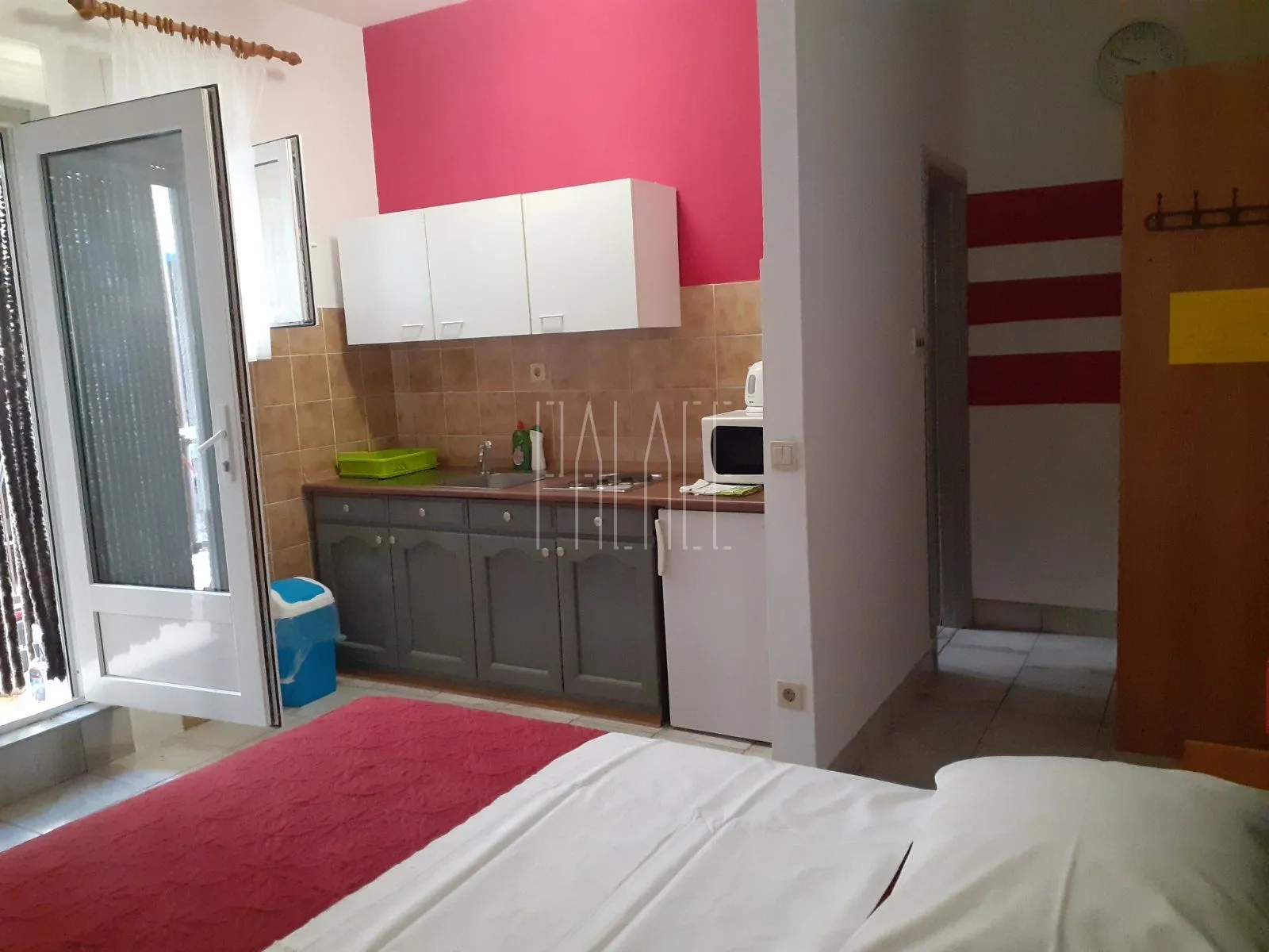 kuća s apartmanima blizu mora: srima (vodice), 300.00 m2 - slika 18