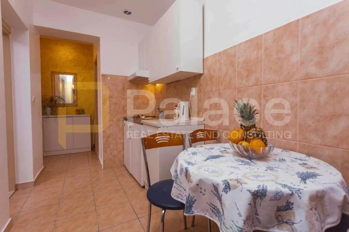 *prekrasna kuća s apartmanima, tučepi* - slika 15
