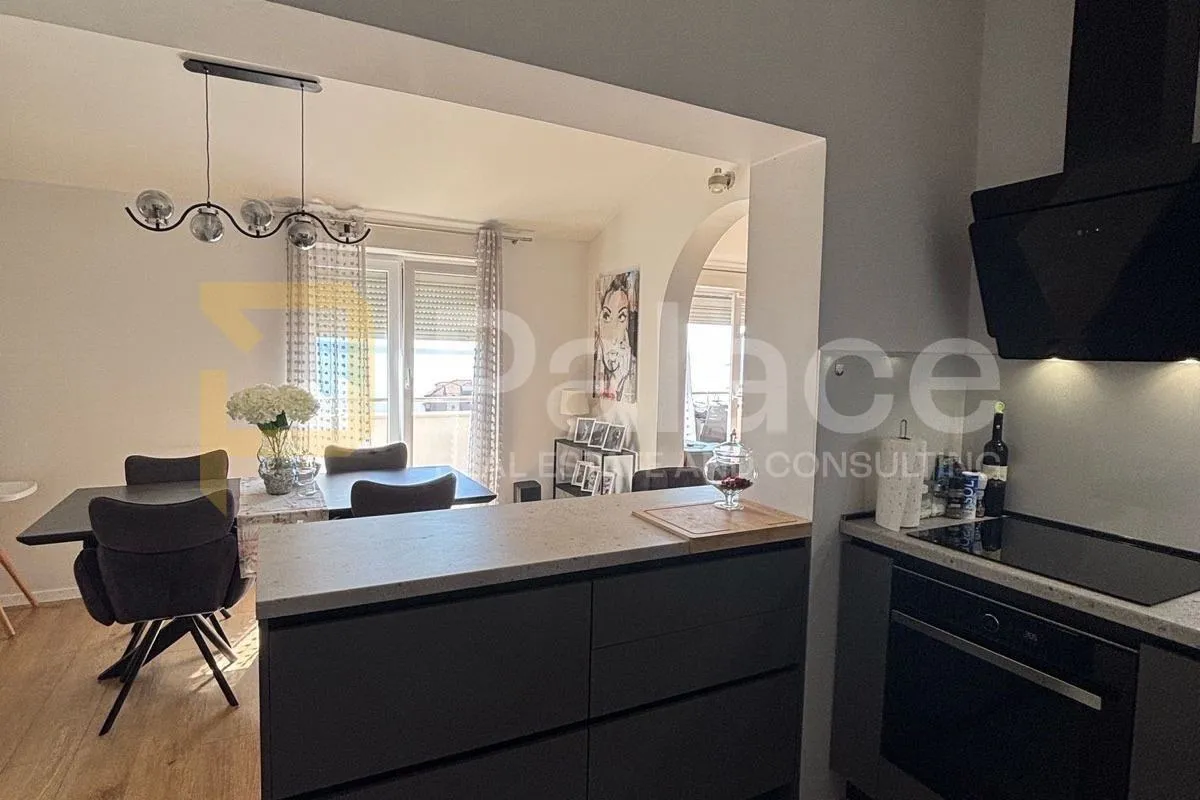 komforan 3‑sobni stan 105 m² + 2 parkirna mjesta, pogled na more - slika 10
