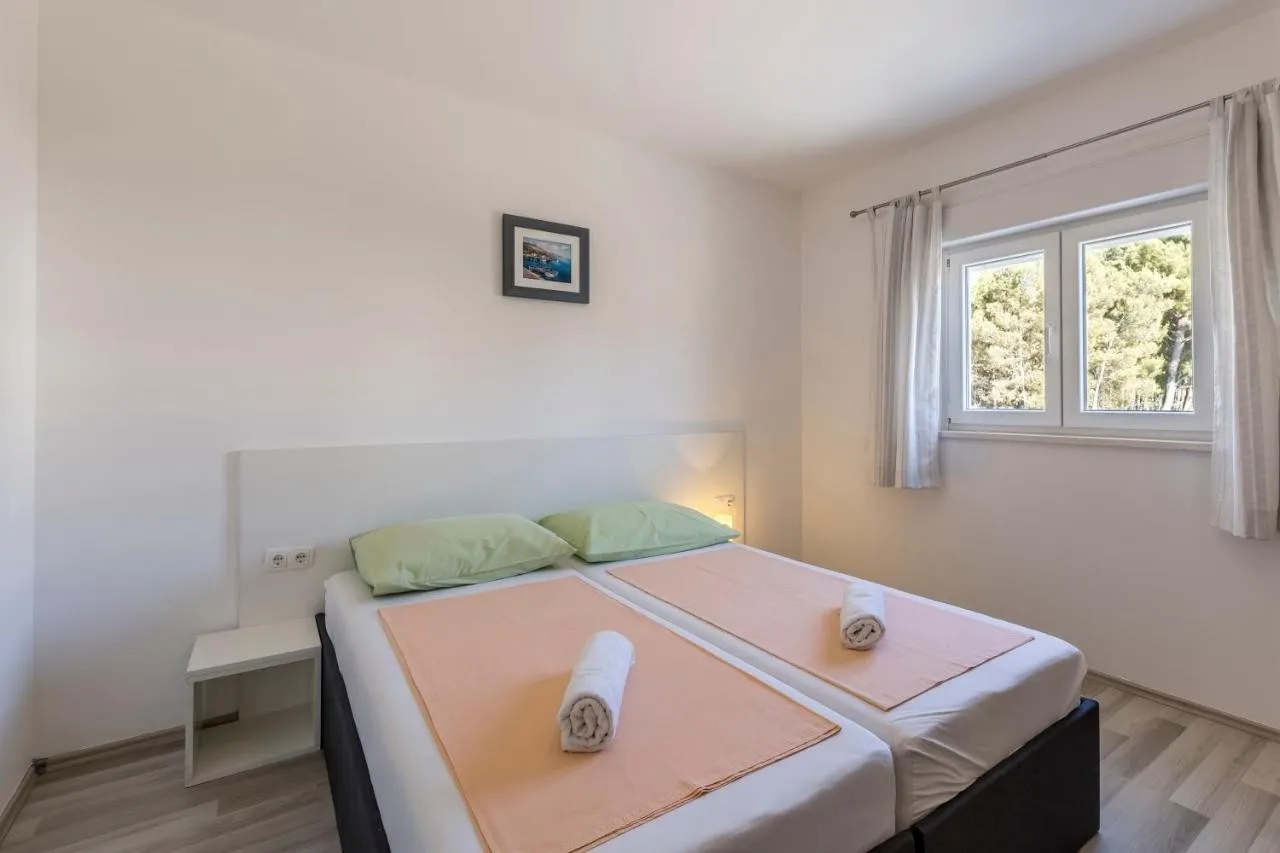 podstrana - kuća s bazenom i pogledom na more - slika 3