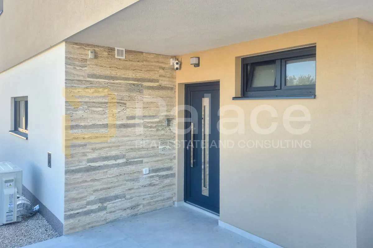 novogradnja duplex trosobni s dvorištem blizu mora, tisno 106 m2 - slika 3