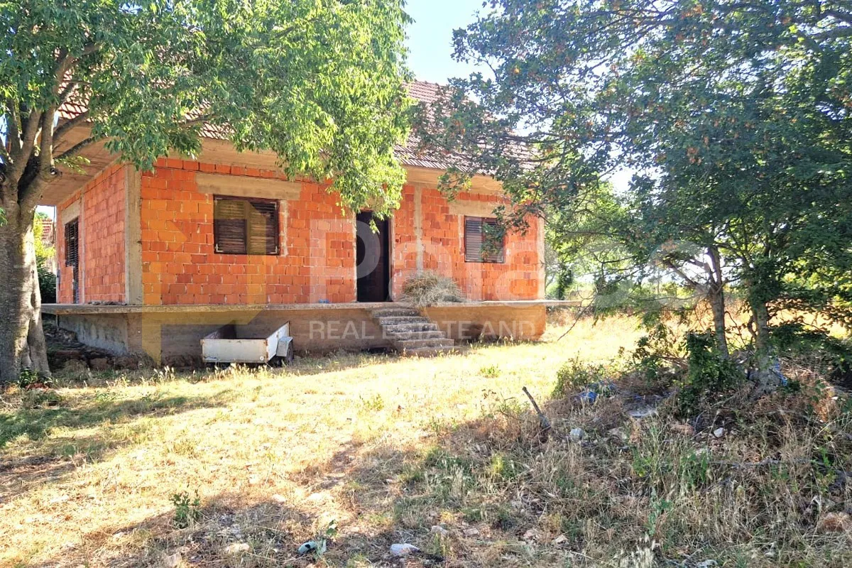 samostojeća visoka prizemnica s potkrovljem, roh-bau, kistanje 139 m2 - slika 3