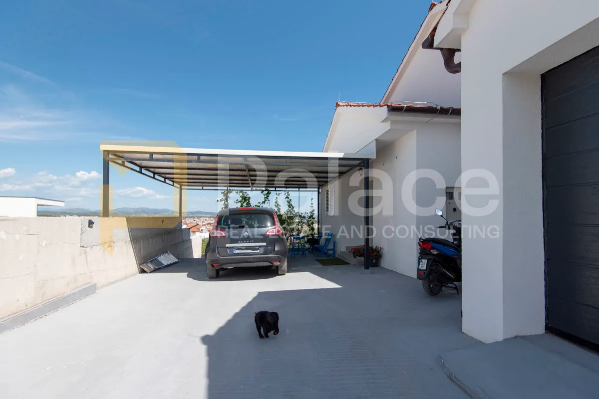vodice - kuća s pogledom na more - 226m2 - slika 27