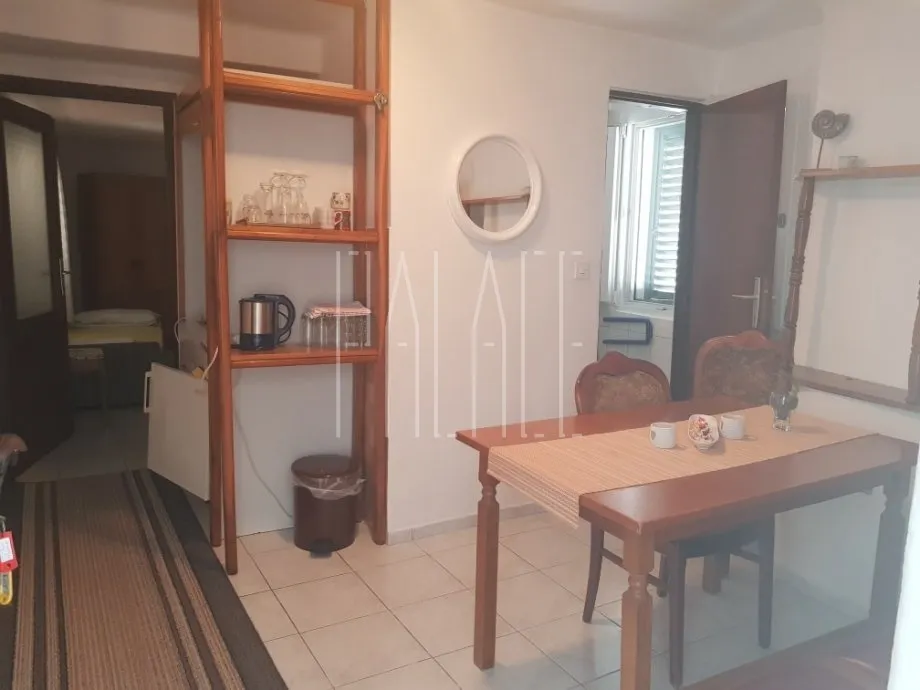 *kuća: tisno, katnica, 400 m2 - slika 6