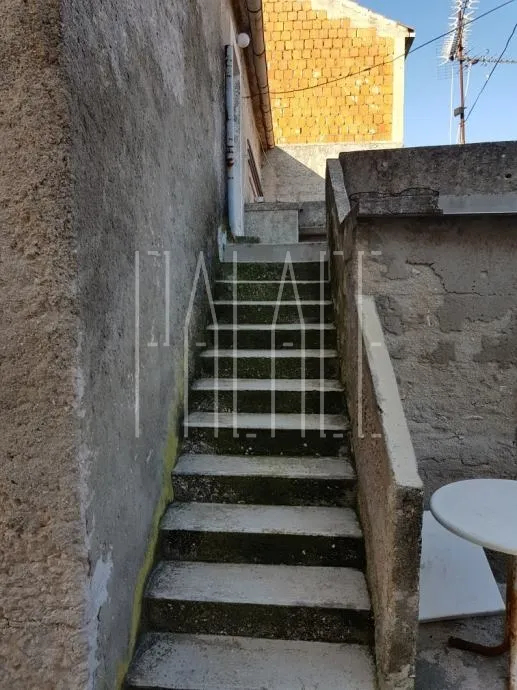*mirna lokacija 1.red do mora *kamena kuća: kaprije, katnica, 150 m2 - slika 5
