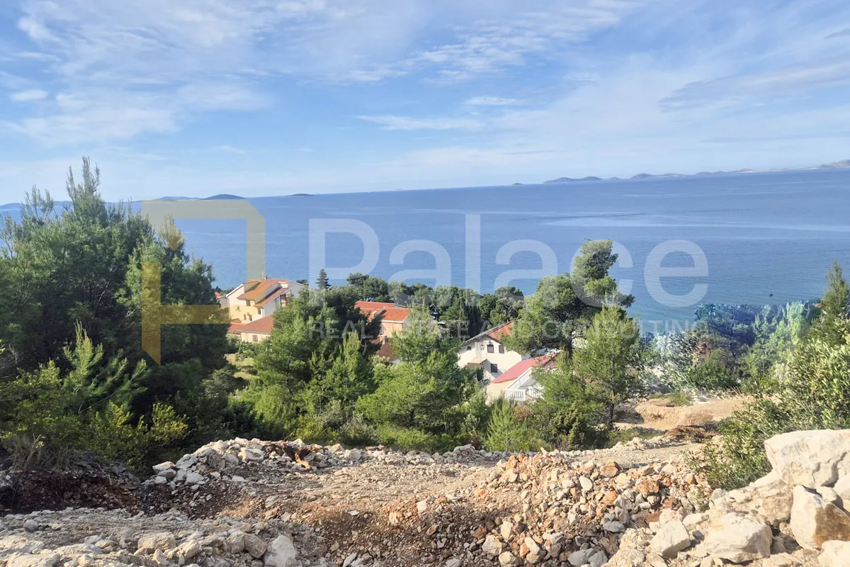 Građevinsko zemljište s dozvolom, iskopima i pogledom na more, 976 m2 - Murter, Murter-Kornati