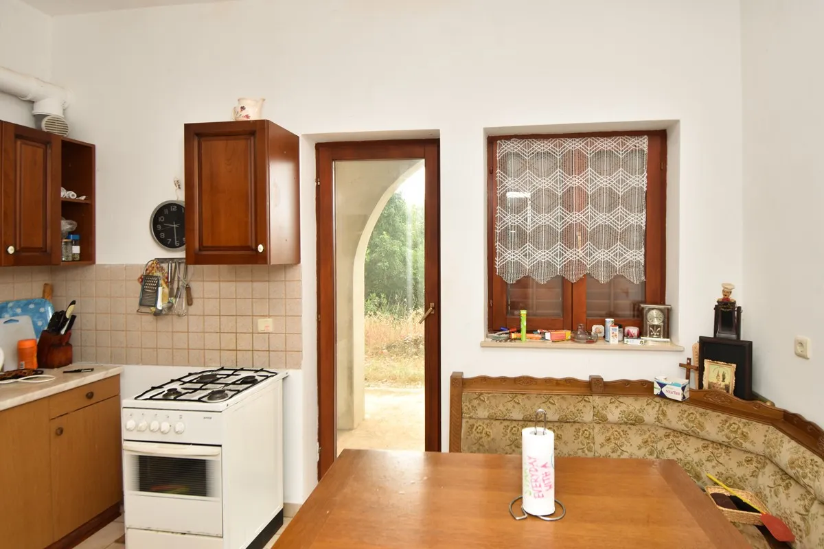 veliko imanje s kućom prizemnicom, nedaleko mora, murter-jezera 360 m2 - slika 6