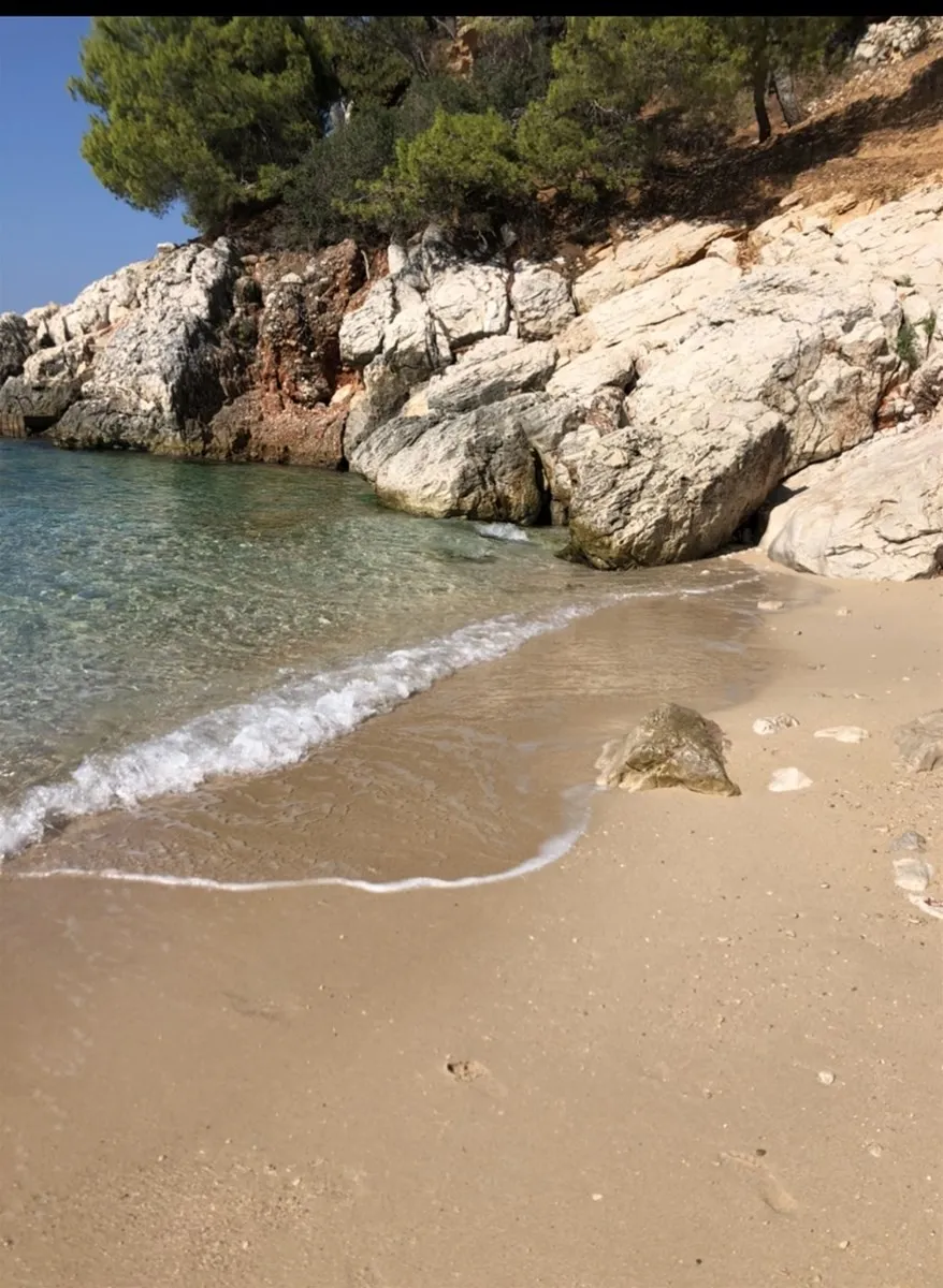 kuća u mirnoj uvali na hvaru - slika 3