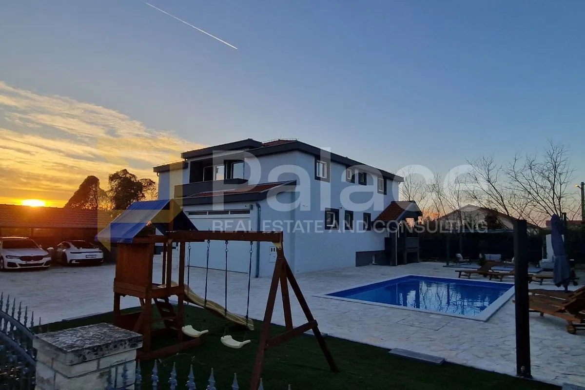 vila sa grijanim bazenom, konobom i apartmanima, zemunik donji - slika 18