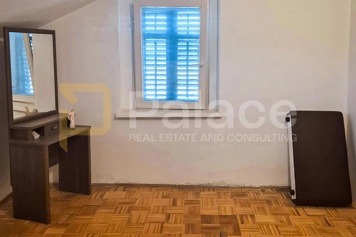 stan u centru drniša u stambenoj zgradi - slika 2