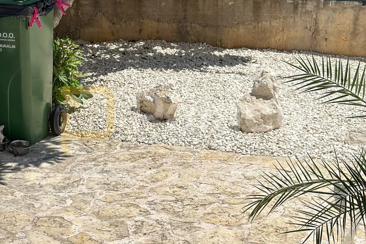 luksuzna kuća s bazenom i krovnom terasom – okolica trogira - slika 9