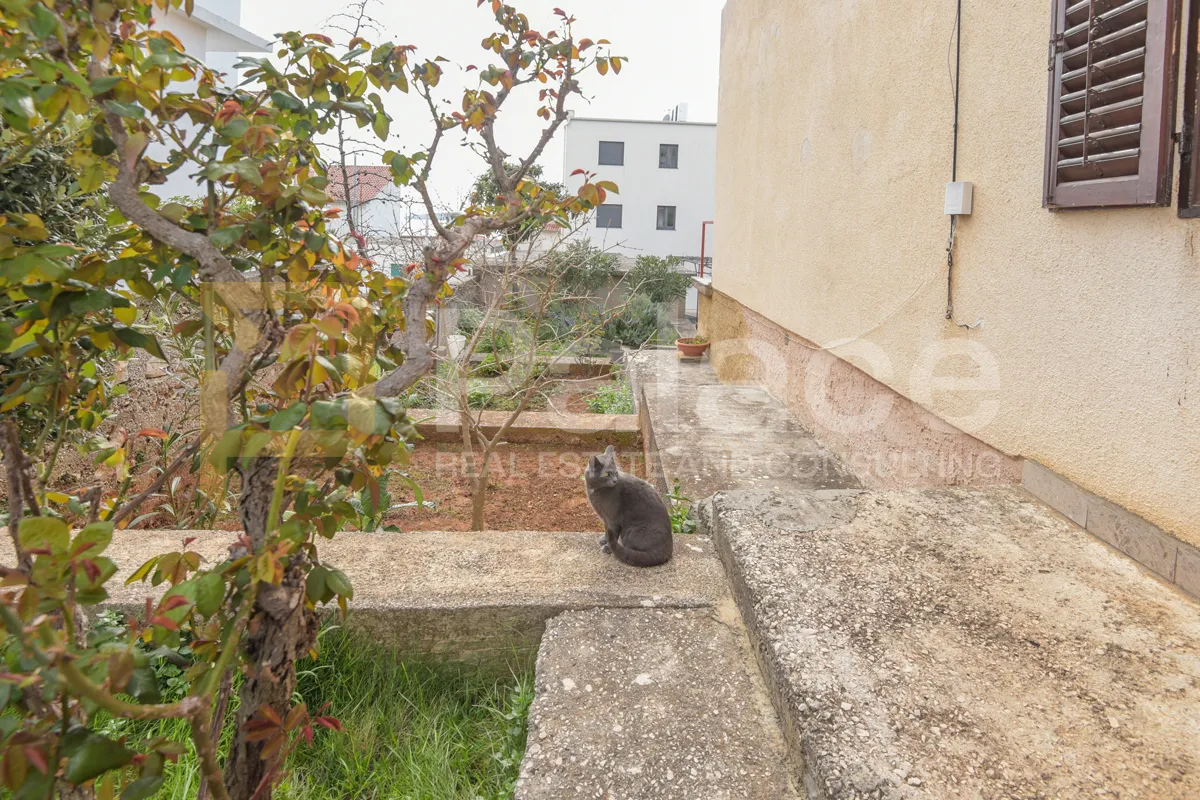kuća s okućnicom i pogledom na more: brodarica, 572.00 m2 - slika 27
