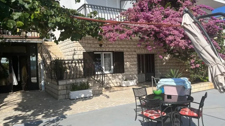 trogir, predivna kuća s 10 apartmana, prilika - slika 3