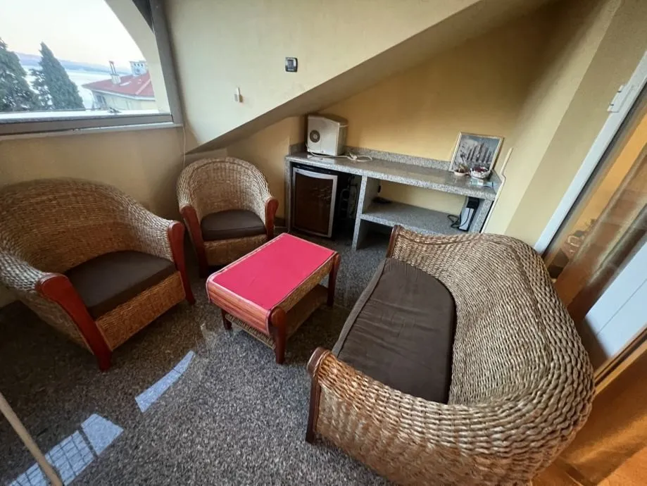 predivna kuća s tri apartmana u centru grada, 150m od mora, opatija - slika 19