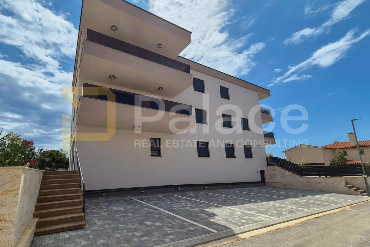 luksuzni penthouse s pogledom na more i garažom u pomeru - slika 16