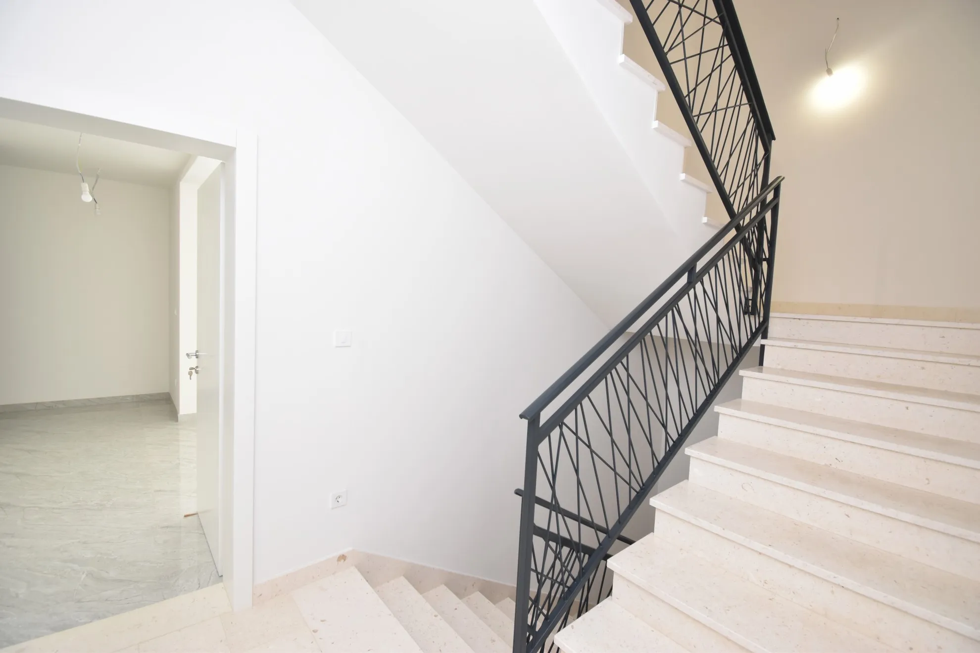 samostojeća nova kuća s bazenom i dvorištem, vodice, 319 m2 - slika 5