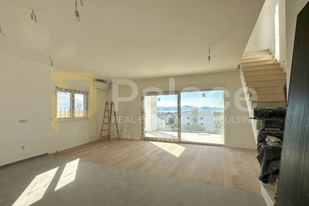 luksuzan stan s krovnom terasom i liftom 145m2 - slika 2