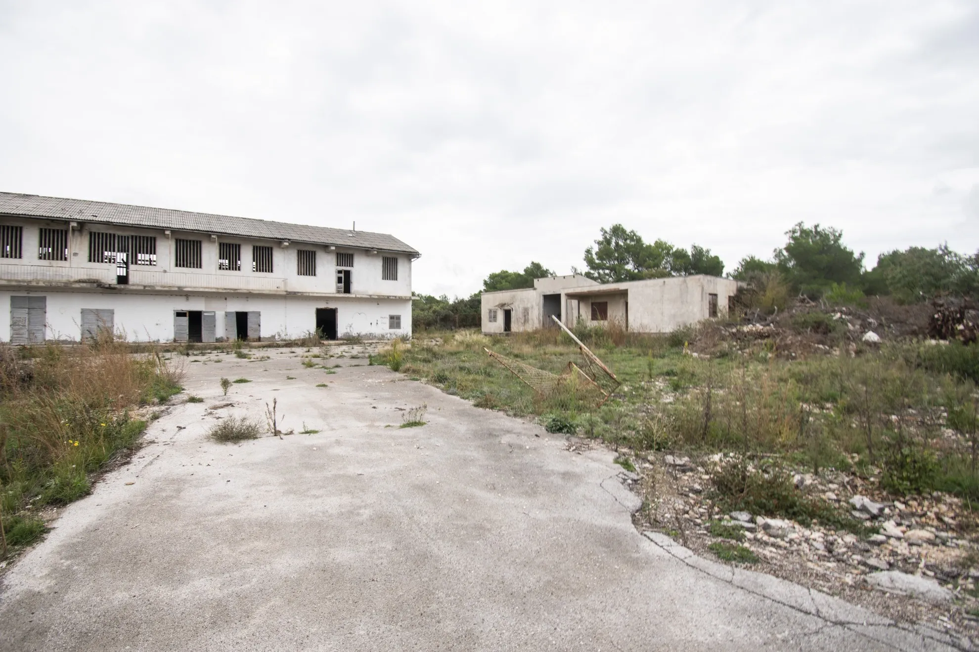 skladišno-prodajna zgrada za renovaciju s terenom,šibenik, 7991 m2 - slika 2