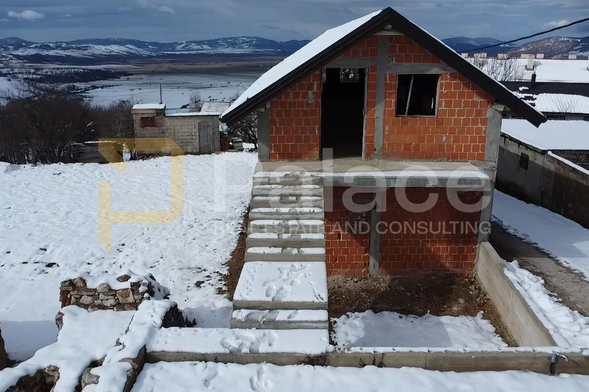 udbina : zemljište 1061 m2 s obiteljskom kućom i pomoćnom zgradom - slika 7