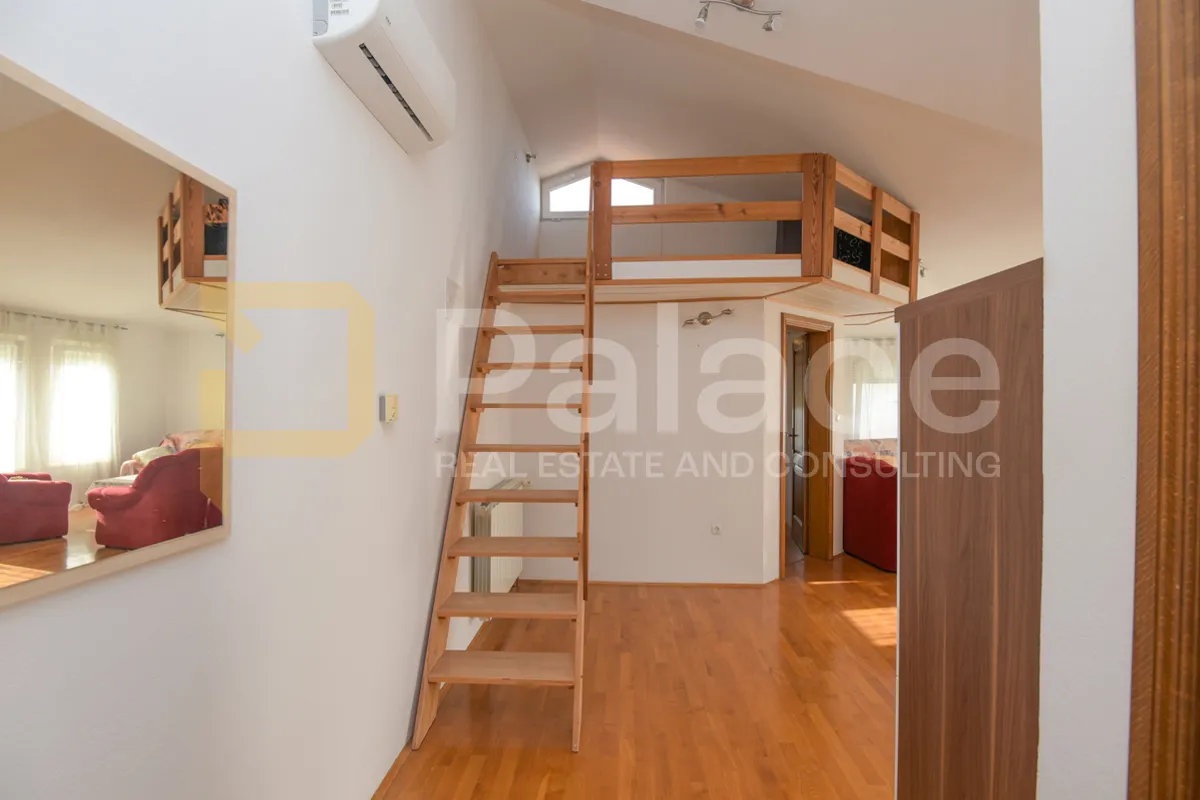 prekrasna kuća s 3 stana, pogledom i velikom okućnicom, vodice 370 m2 - slika 11