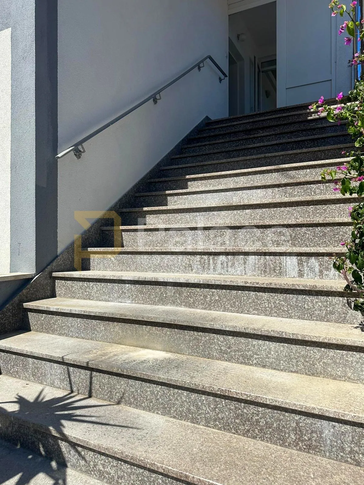 brda - potpuno opremljen stan, potkrovlje 99m2 - slika 12