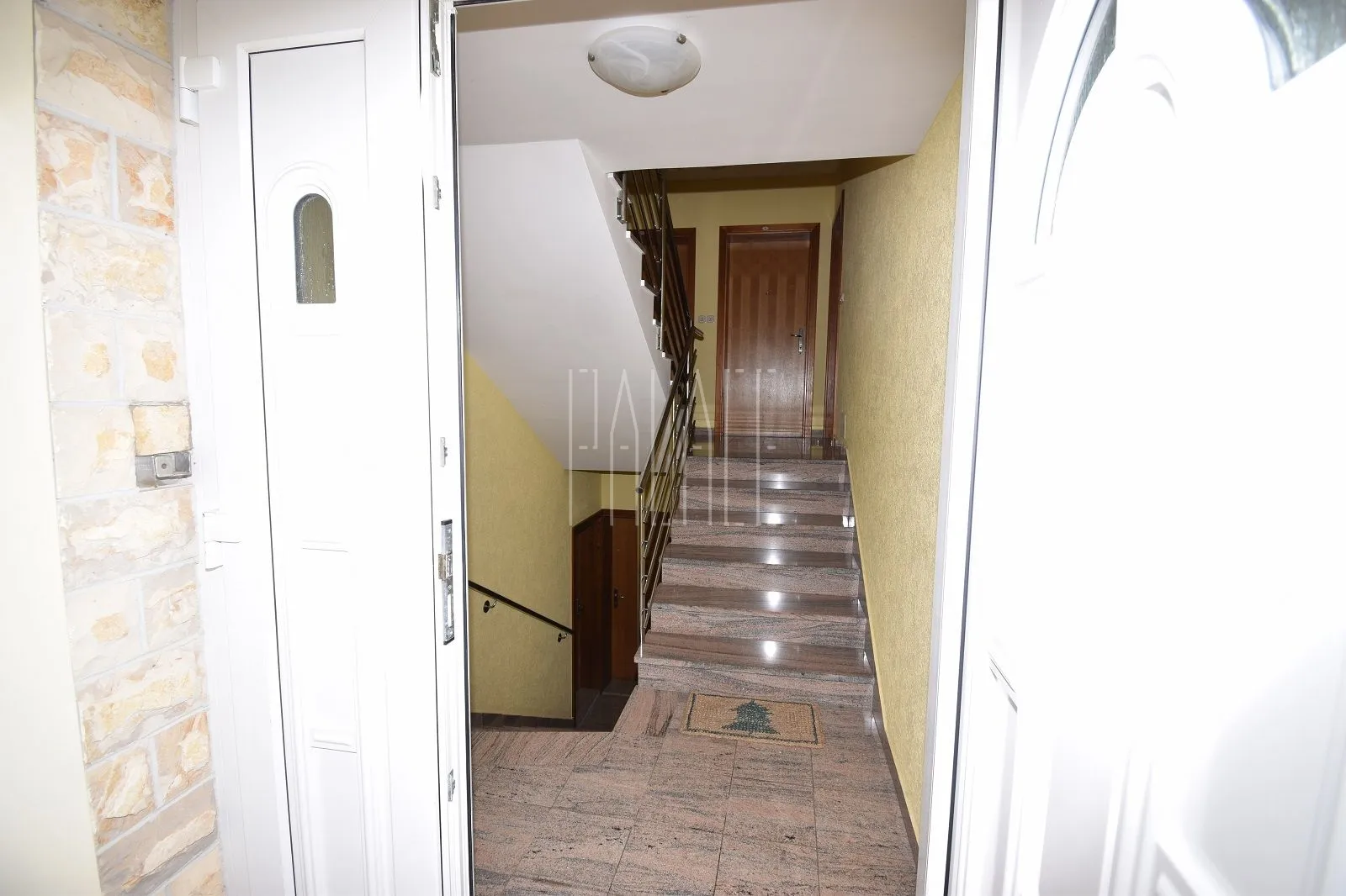 turistički objekt sa 12 apartmana s pogledom na more, srima, 650.00 m2 - slika 15