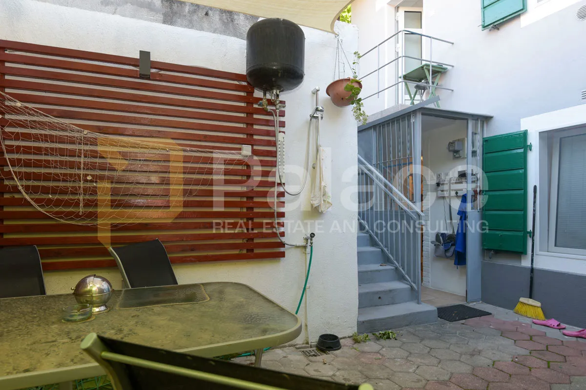 šibenik, centar: jedinstvena renovirana kuća s dva stana - slika 16